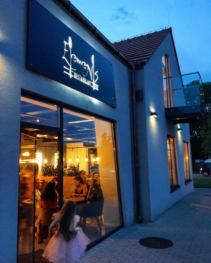 Penzion Elements Trnava Bagian luar foto